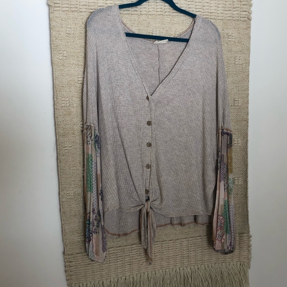 Contrast Sleeve Button Down Blouse